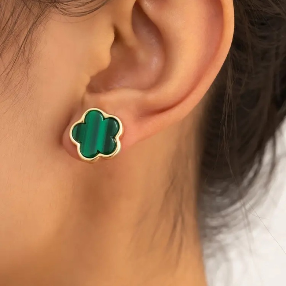 Green clover golden tone stud earrings St Patrick’s Day jewelry women girls new